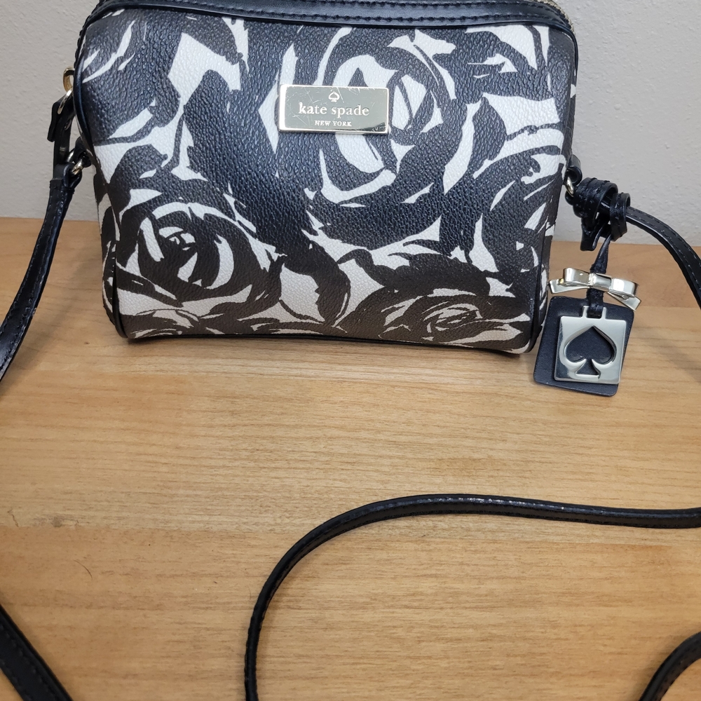Used in Great Condition Kate Spade Black and White Floral Crossbody Bag